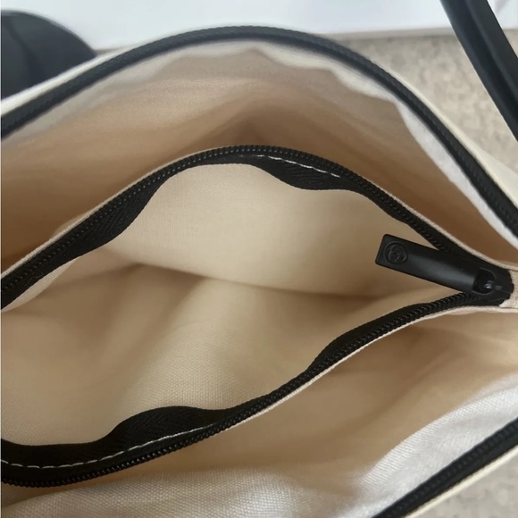 Chanel cosmetic bag new in box with mirror beigh - Picture 3 of 3